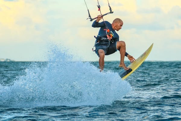 Club kite 30 : votre guide pour nager avec les vagues